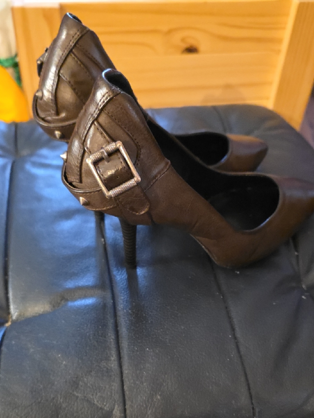 Simply Vera Wang Brown Studded Spiked Heels Stilettos Pumps Shoes Size 8 Women’s